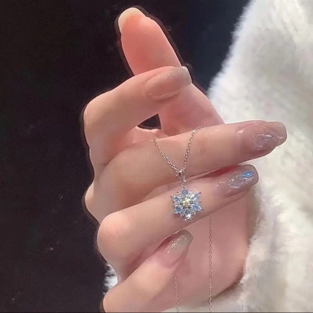 Baby Blue Simulated Diamond Snowflake Star Pendant Necklace Silver Tone NWT